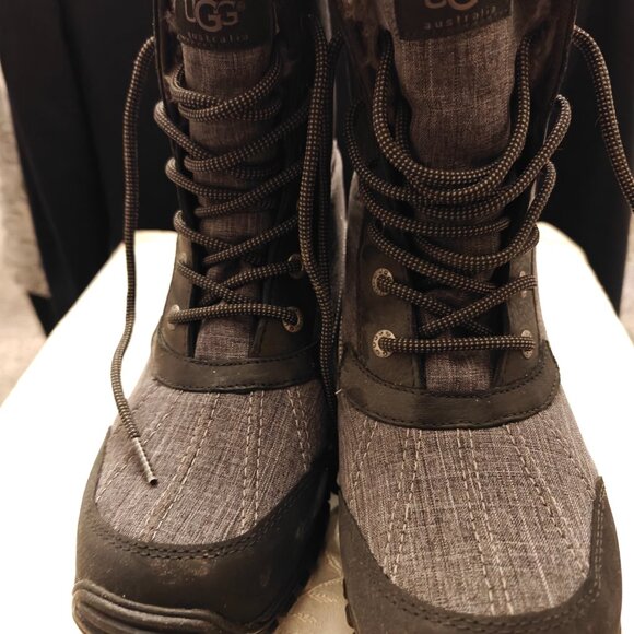 UGG Adirondack II Boot 9.5 - Picture 3 of 6